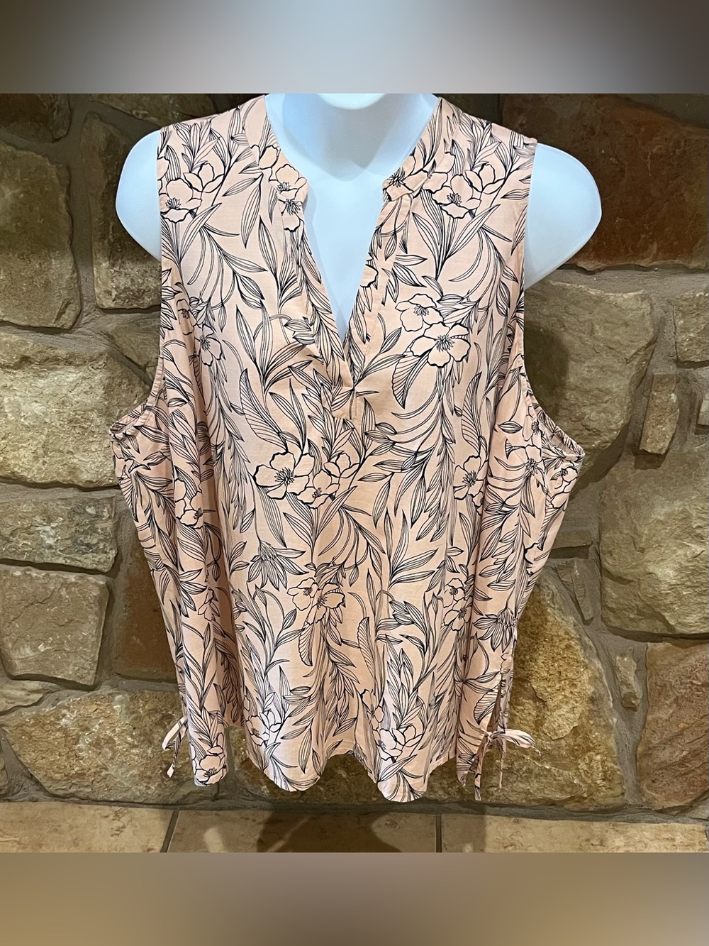 Lane Bryant Floral Sleeveless Blouse Plus Women’s 24 3X Light Peach & Black